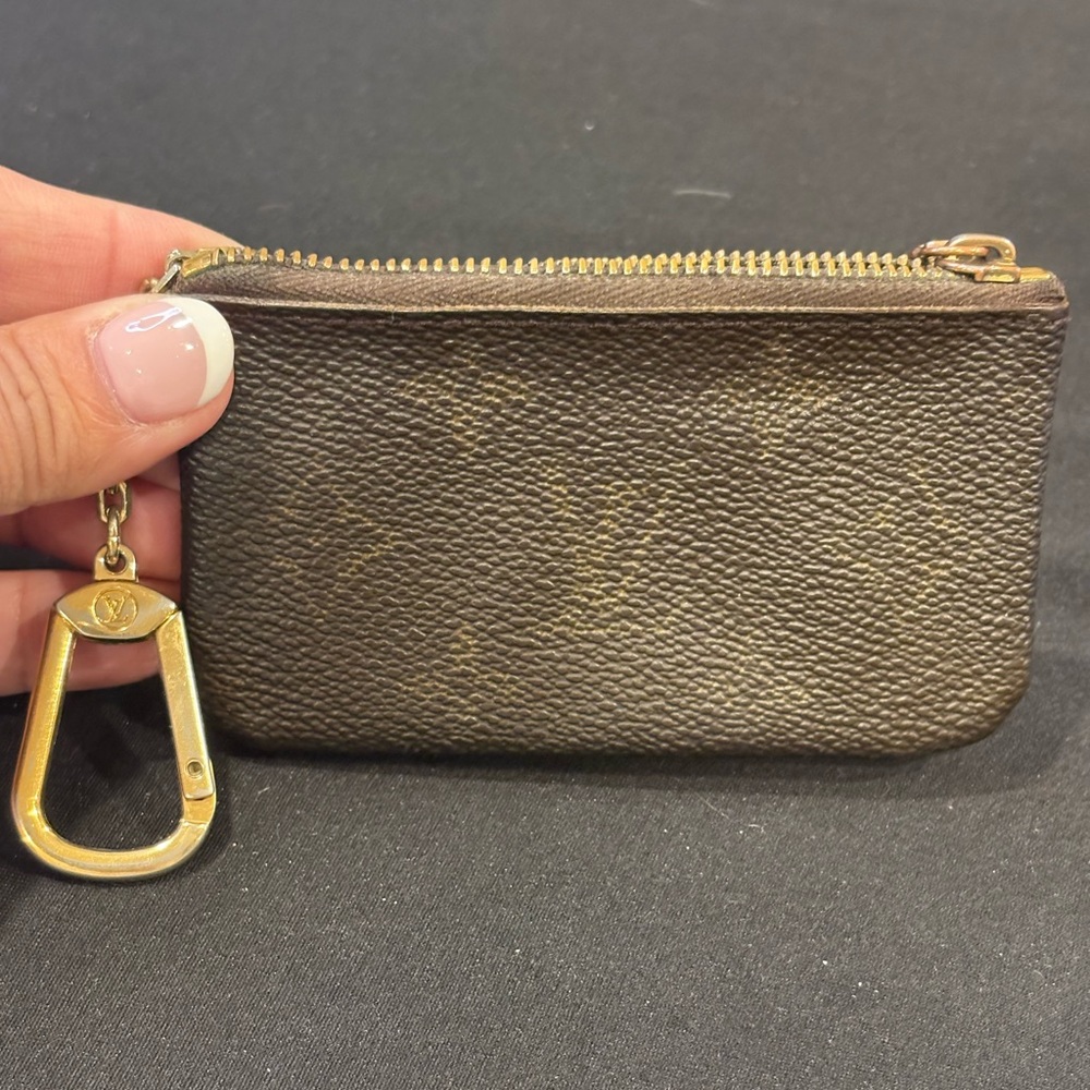 Louis Vuitton Monogram Key Pouch / Mini Coin Case with Carabiner – Vintage